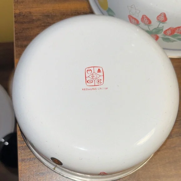 Floral Patterned Food Storage Containers - Picture 3 of 6